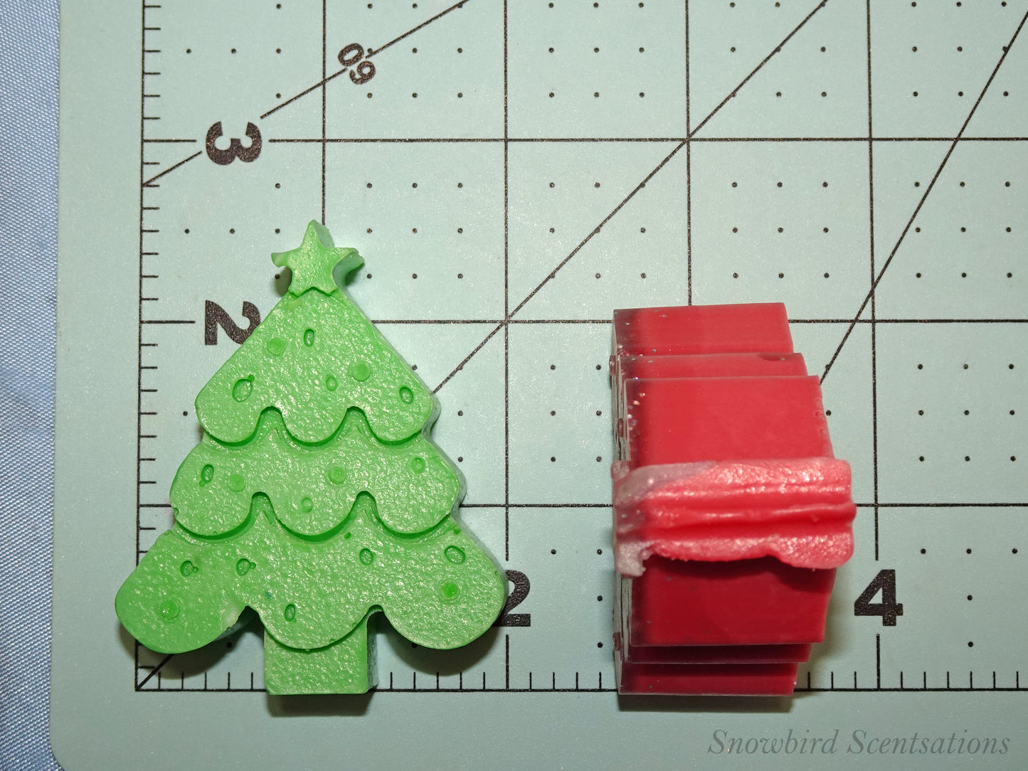 Small Decorated Christmas Tree with Garland (Solid or Painted)