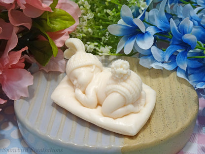 Baby on Pillow (Solid)