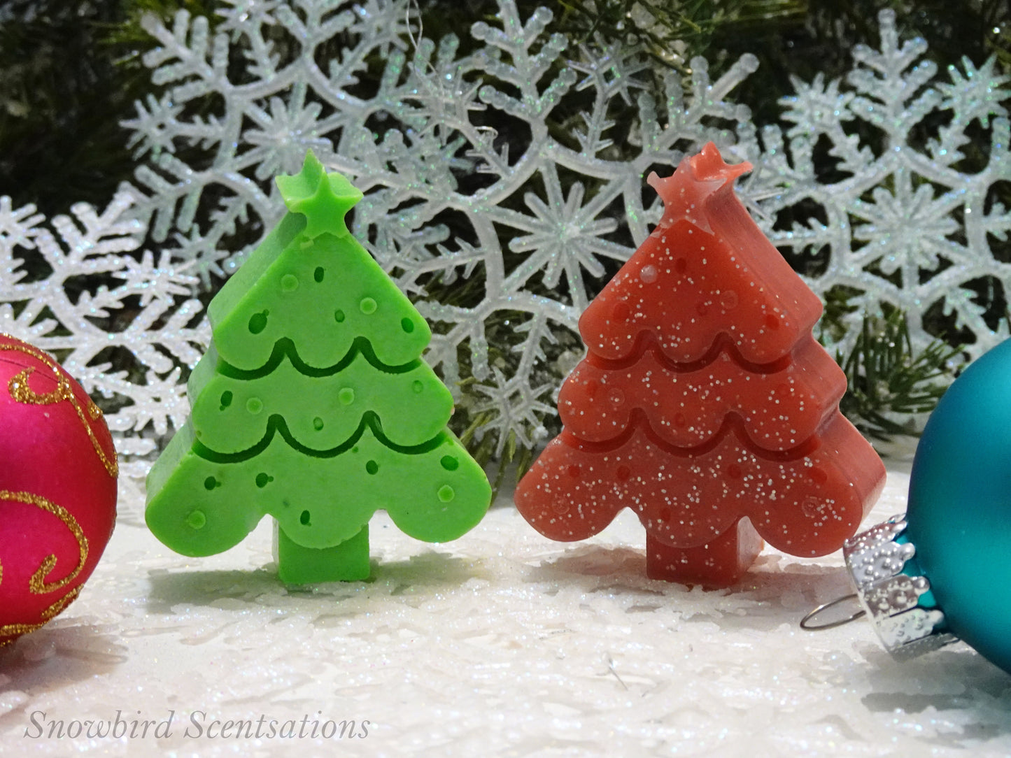 Small Decorated Christmas Tree with Garland (Solid or Painted)