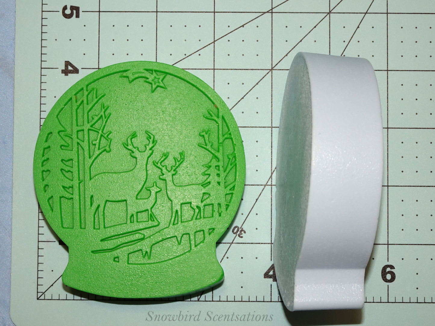 Reindeer Snow Globe (Solid or Painted)