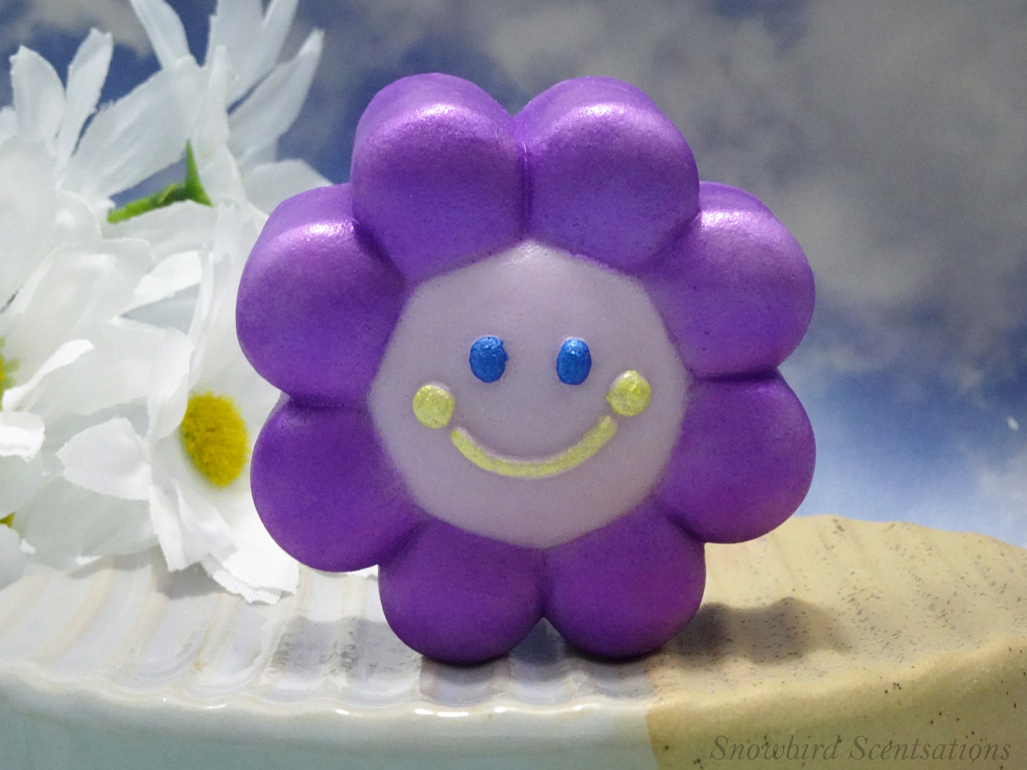 Smiley Daisy (Solid or Painted)