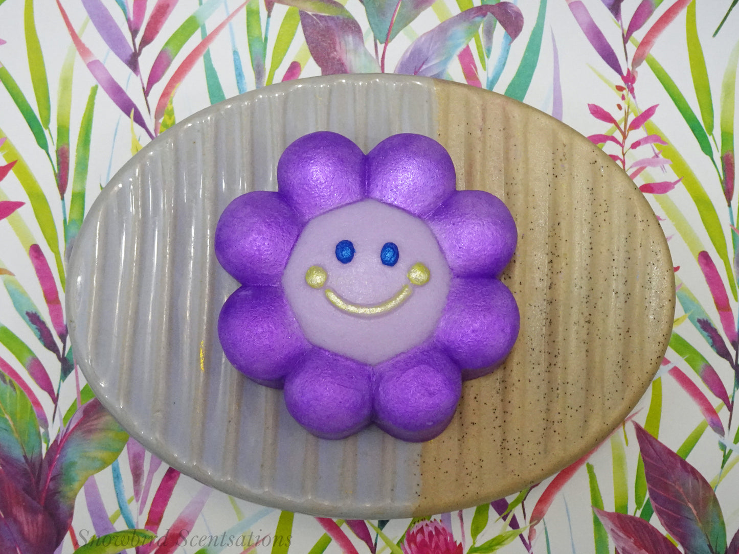 Smiley Daisy (Solid or Painted)