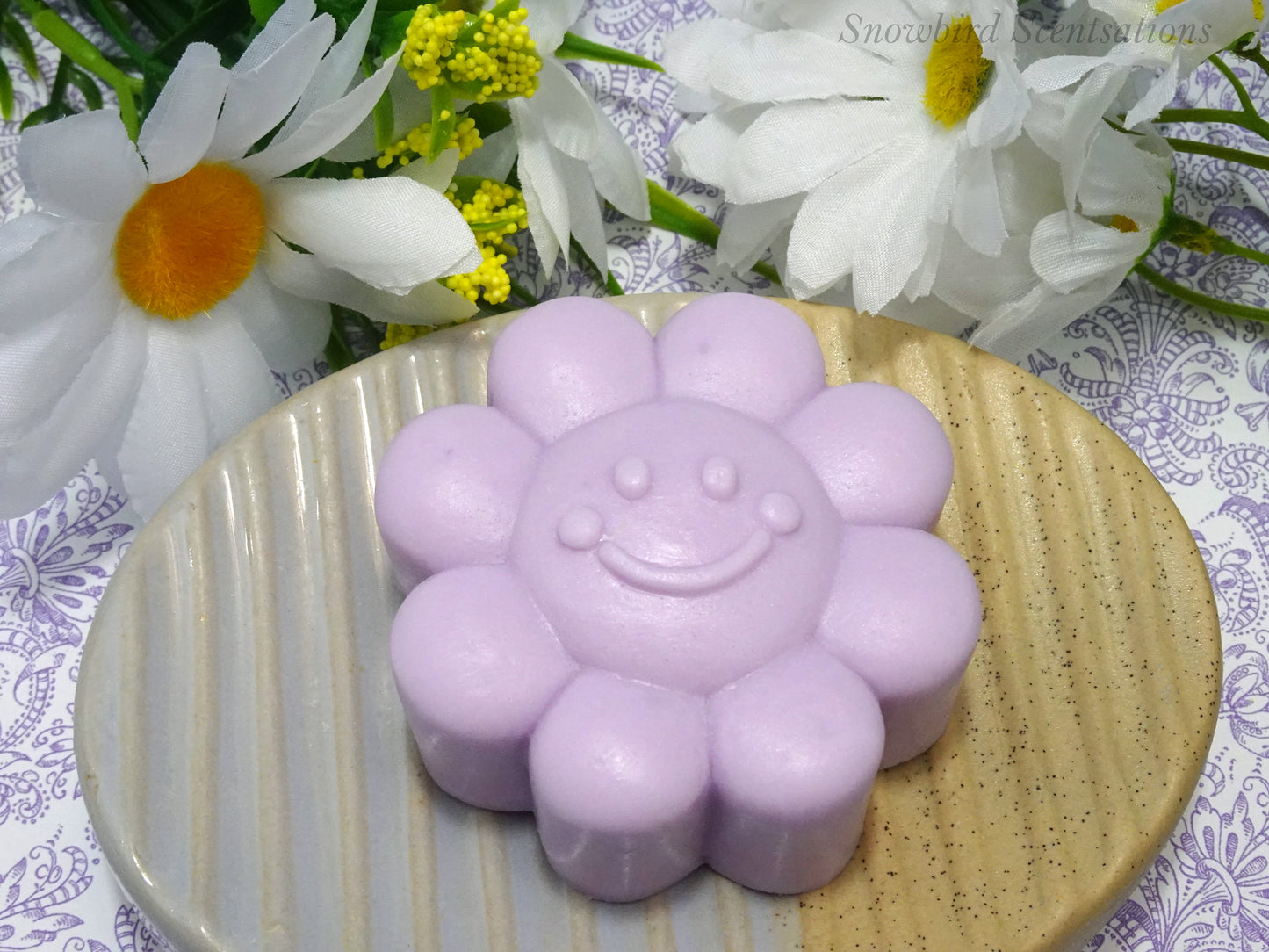 Smiley Daisy (Solid or Painted)