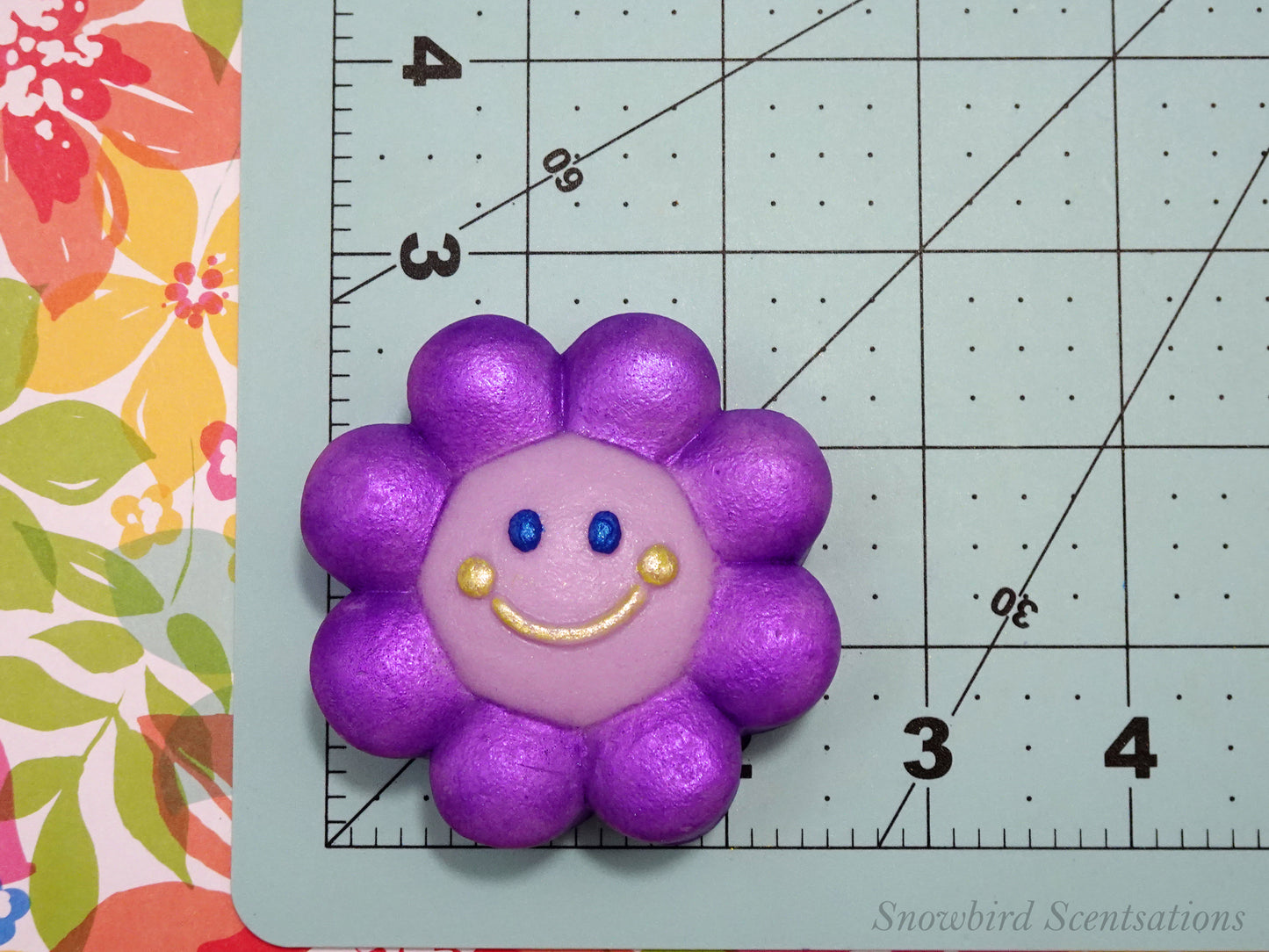 Smiley Daisy (Solid or Painted)